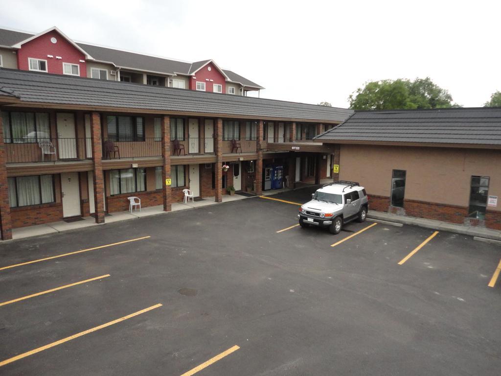 North Pointe Inn And Suites ケロウナ エクステリア 写真