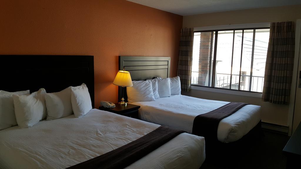North Pointe Inn And Suites ケロウナ エクステリア 写真
