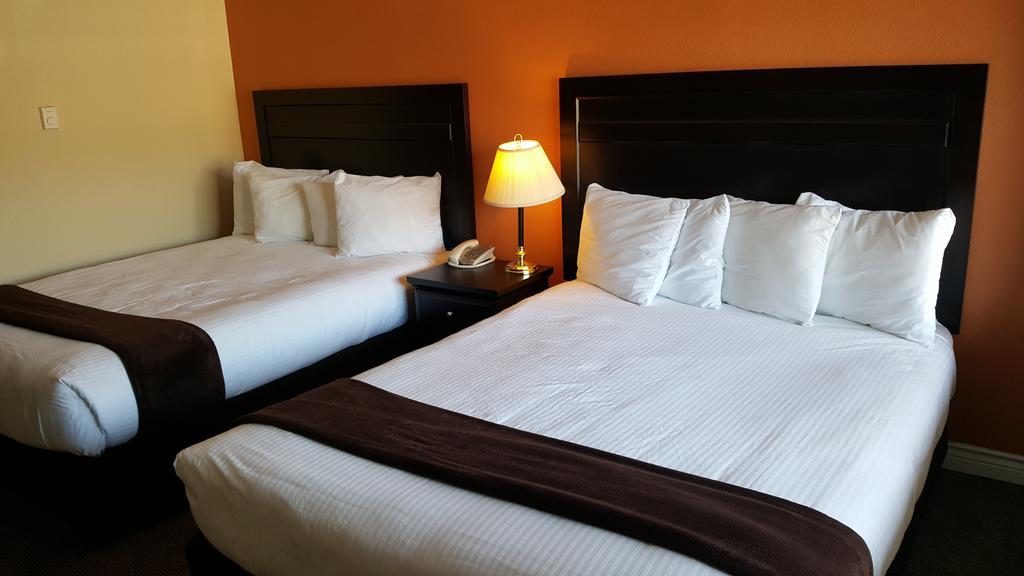 North Pointe Inn And Suites ケロウナ エクステリア 写真
